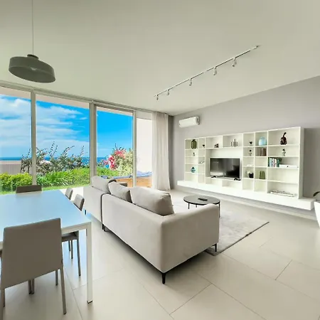 Contemporary Two Story Apartmán Himarë